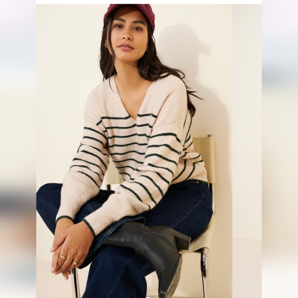 Madewell Wedged V-Neck Sweater - Picture 3 of 9